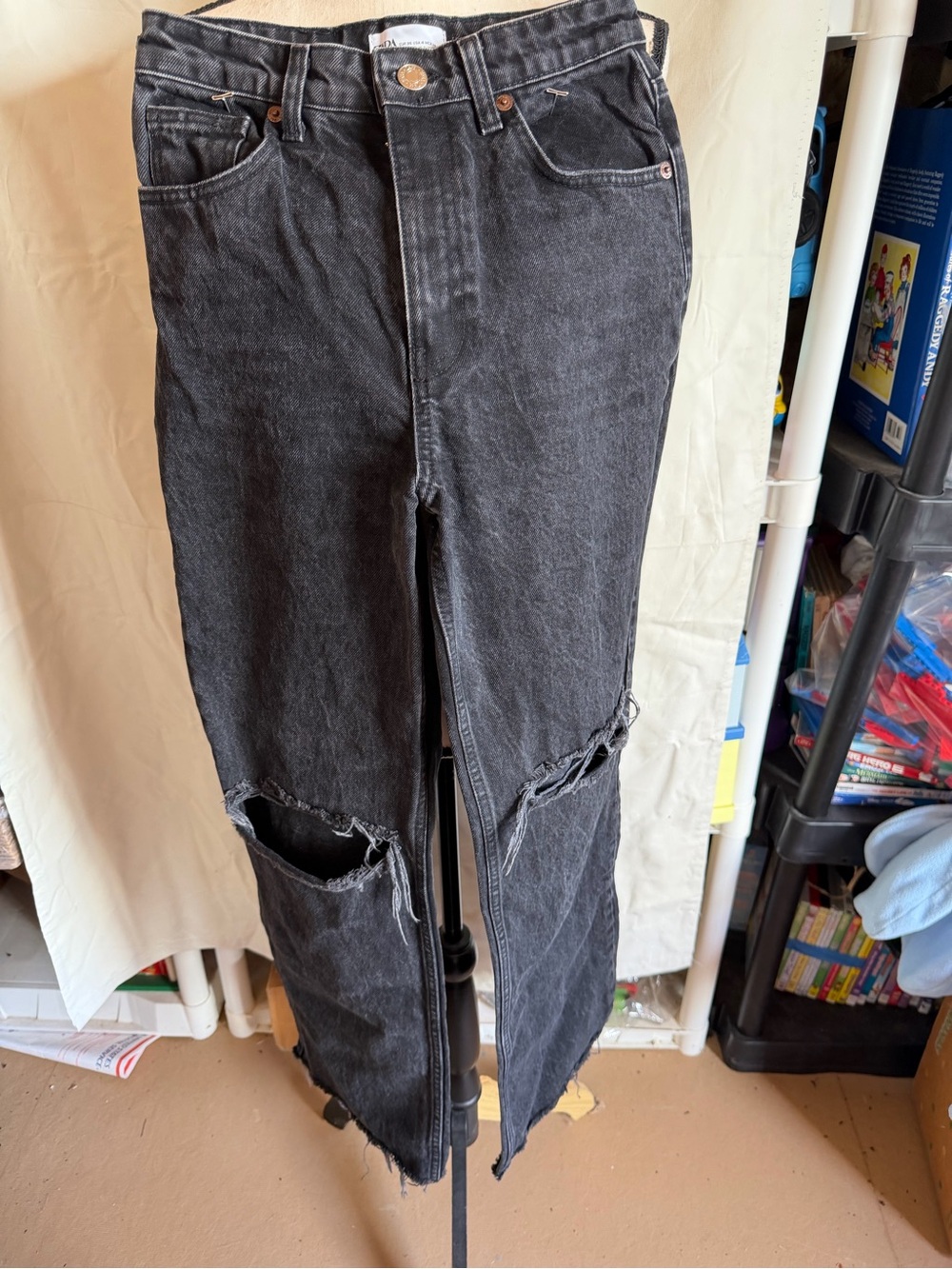 Zara Black Distressed Knee-Rip Jeans